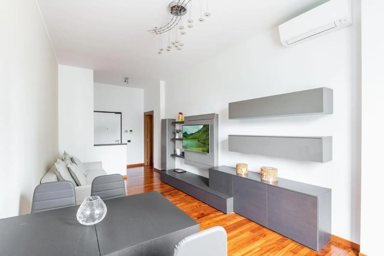 Easylife - Moderno Rifugio A Porta Romana Milan 0*,  Italy